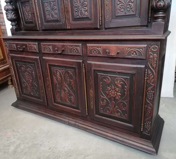 Oak Court Cabinet