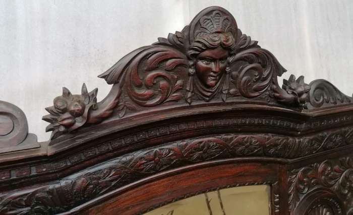 Beautiful Oak Jacobean carved Sideboard