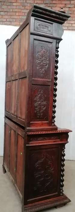Oak Huntingstyle cabinet with quality carve work