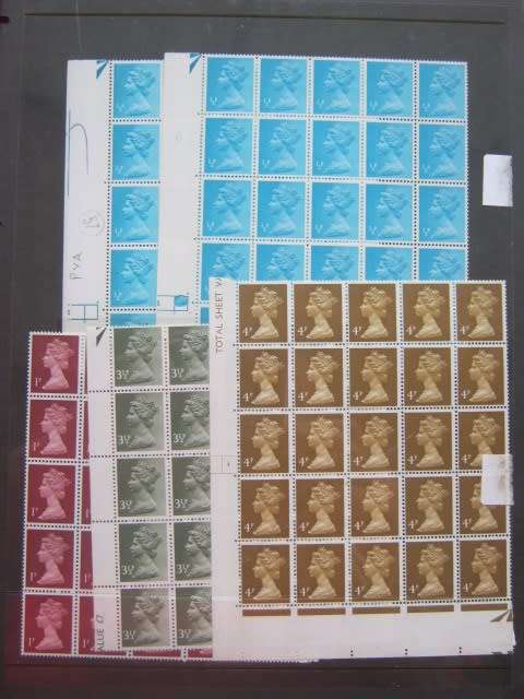 GB QEII - 1971-96 DEFIN ISSUE (MACHINS WITH PHOSPHOR BANDS) - EXCELLENT COLLECTION OF BLOCKS OF 25