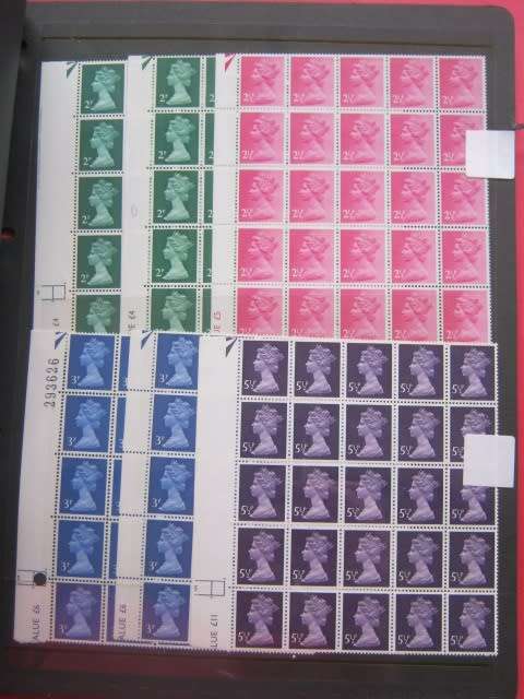 GB QEII - 1971-96 DEFIN ISSUE (MACHINS WITH PHOSPHOR BANDS) - EXCELLENT COLLECTION OF BLOCKS OF 25