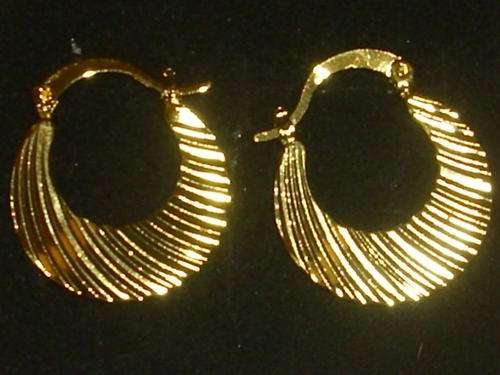 STUNNING GOLD PLATED EARRINGS