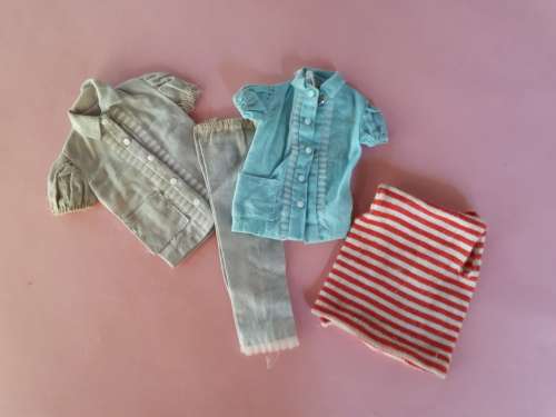 Vintage 1962 Barbie fashion -Pak items