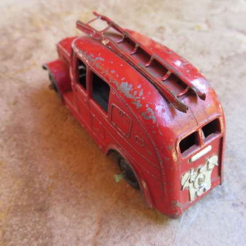 DINKY TOYS FIRE ENGINE MADE BY MECCANO LTD ENGLAND-ORIGINAL PAINT