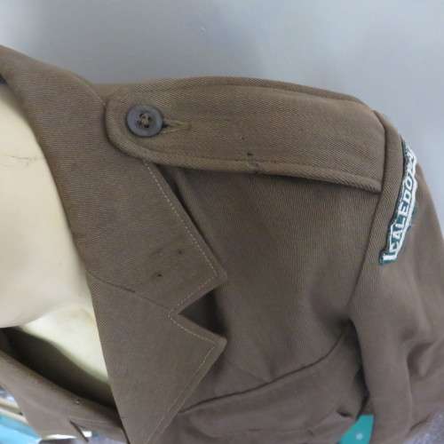 ORIGINAL MILITARY ISSUE BUNNY JACKET WITH MILITARY AND PURE WOOL LABELS-SIZE MEDIUM-MEASURES 50CM A