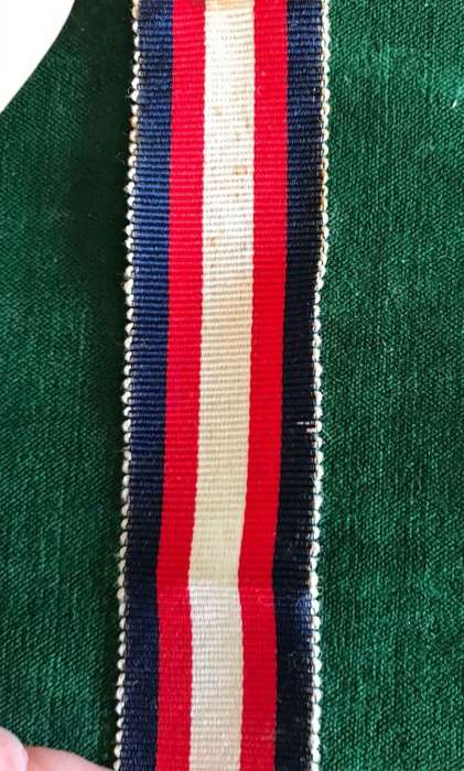 FULL SIZE NEW ZEALAND GENERAL SERVICE MEDAL RIBBON (NON WAR LIKE OPERATIONS) LENGHT 37 CM