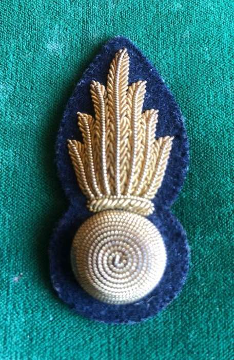 BULLION EMBROIDERED ARTILLERY CAP BADGE