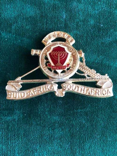 REGT. POTCHEFSTROOM UNIVERSITEIT,GILT AND ENAMEL CAP BADGE-WORN 1963-1976-LUGS COMPLETE
