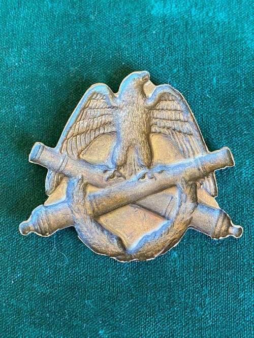 ITALIAN WW2 ARTILLERY CAP BADGE