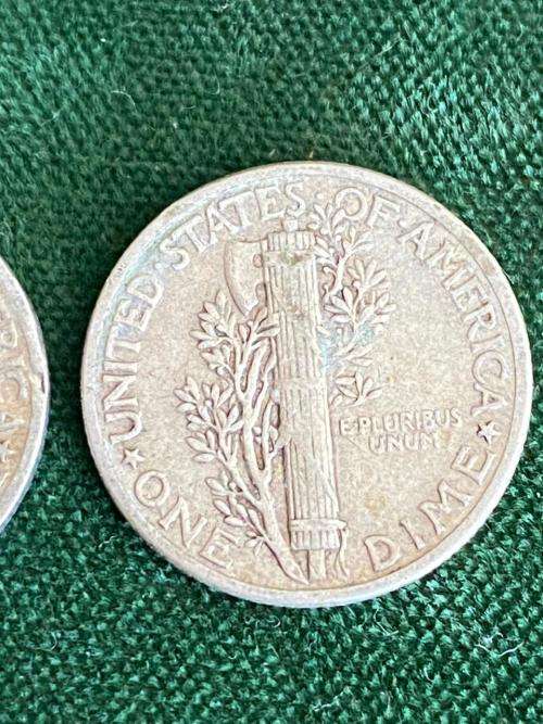 US ONE DIME DATED 1944 AND 1942- 2 SOLD TOGETHER