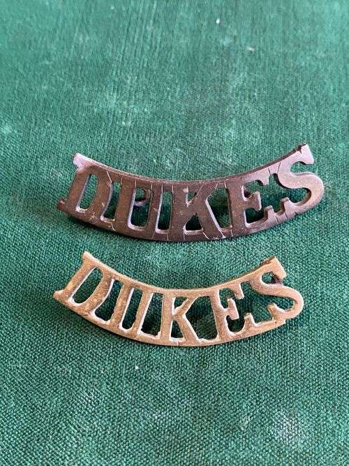 CAPE TOWN RIFLES SHOULDER TITLES-2X DIFFERENT PATTERNS-WORN 1932-1950`S-LUGS COMNPLETE-ONE TITLE PRE