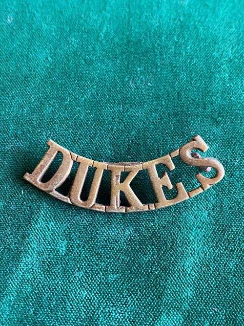 CAPE TOWN RIFLES SHOULDER TITLE BRASS-ONE LUG-1932-1950`S