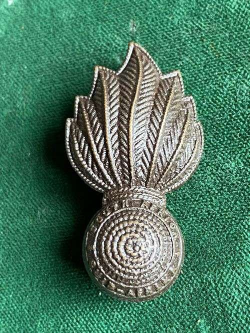 DARKENED BRASS SA ARTILLERY CAP BADGE- 2 LUGS