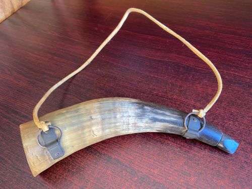 VINTAGE GUNPOWDER HORN-PERIOD UNKNOWN-TOTAL LENGTH 31 CM