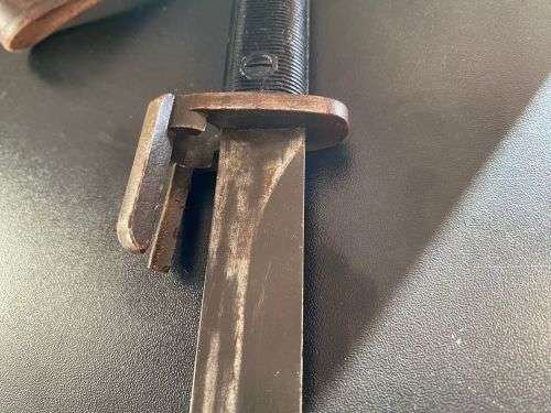 FN FAL BAYONET WITH METAL SCABBARD AND LEATHER FROG-PLASTIC GRIPS