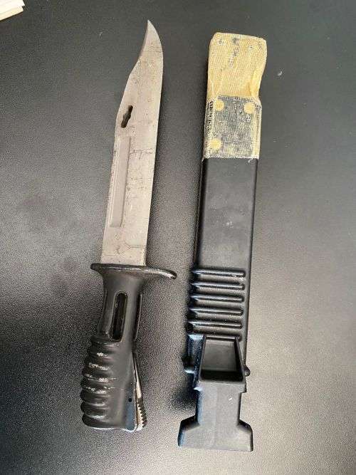 BRITISH SA 80 BAYONET-L2A1 SCABBARD WITH THE SAW EXTENDED FOR USE-THIS PRE 1986 BAYONET HAS THE EARL