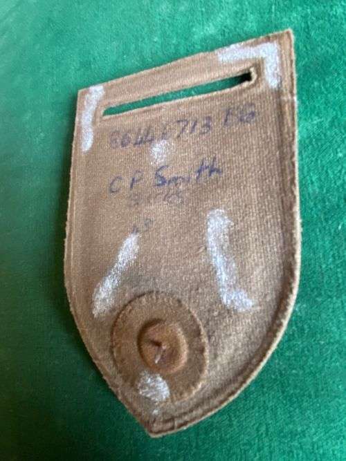 4 FIELD REGIMENT WITH DIRECTORATE ARTILLERY COMMAND BAR- TUPPER FLASH-ONE PIN