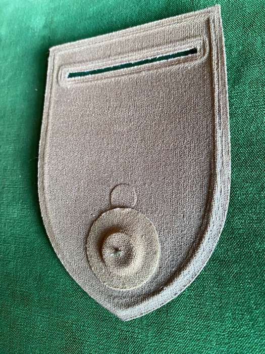 ARMOURED CAR BADGE HQ TUPPER FLASH- ONE PIN
