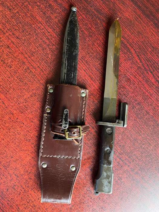 FN FAL RIFLE BAYONET WITH TYPE A STEEL SCABBARD AND LEATHER FROG -VERY GOOD CONDITION