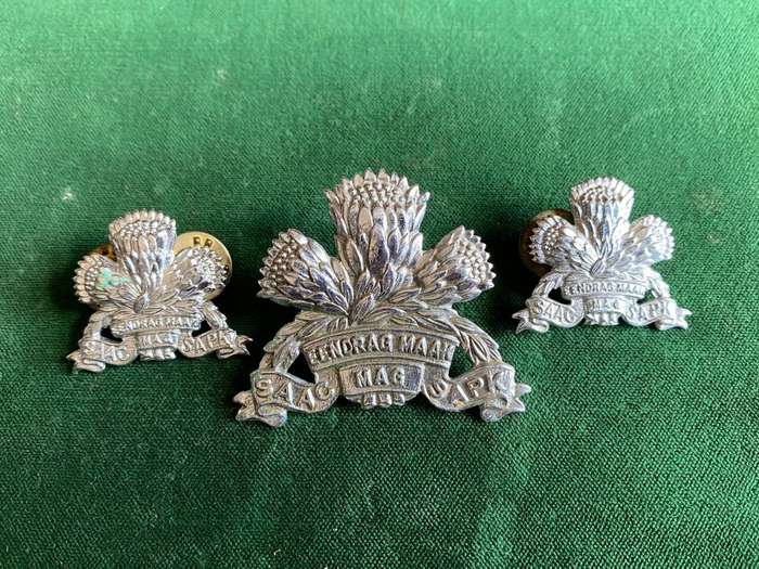 SA ARMOURED CORPS CAP AND 2 COLLARS IN CHROME-WORN 1970`S-1980`S-LUGS + PINS INTACT