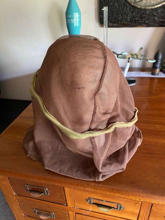 SADF MILITARY ISSUE-RECCE UNCAMOUFLAGED NETTING FACE MASK WHICH ACTS AS A BUGNET,AND ALSO BREAKS TH