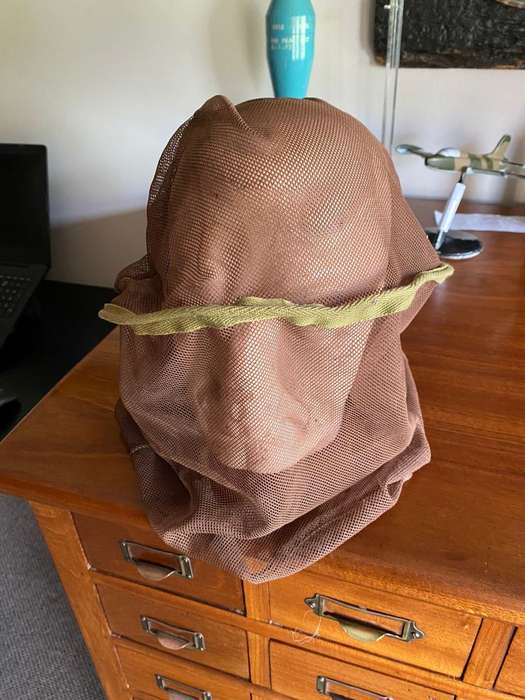 SADF MILITARY ISSUE-RECCE UNCAMOUFLAGED NETTING FACE MASK WHICH ACTS AS A BUGNET,AND ALSO BREAKS TH