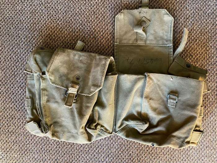 RHODESIAN PATTERN 62 KIDNEY POUCHES