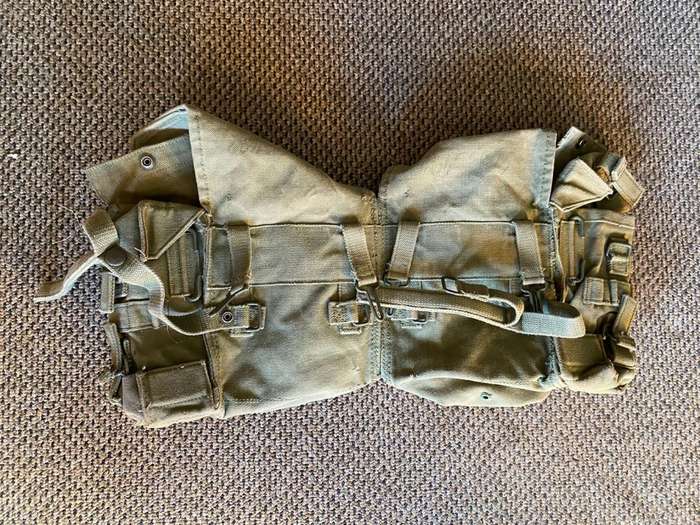 RHODESIAN PATTERN 62 KIDNEY POUCHES