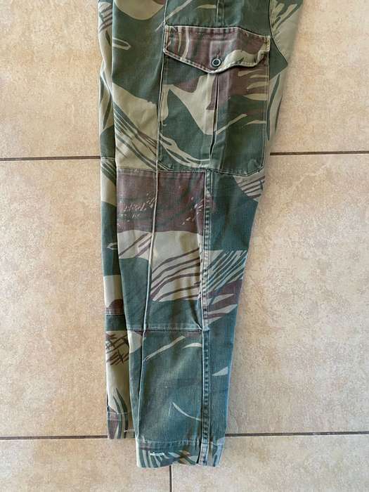 RHODESIAN CAMO TROUSERS-SIZE 30 PADDED BACK SIDE-PIPE LENGTH 70 CM-BATTLE USED BUT GOOD CONDITION-AL