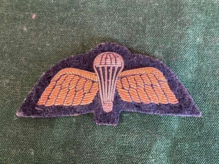 GREAT BRITAIN-ROYAL GREEN JACKETS PARA WING BULLION-EMBROIDERED POST 1980`S
