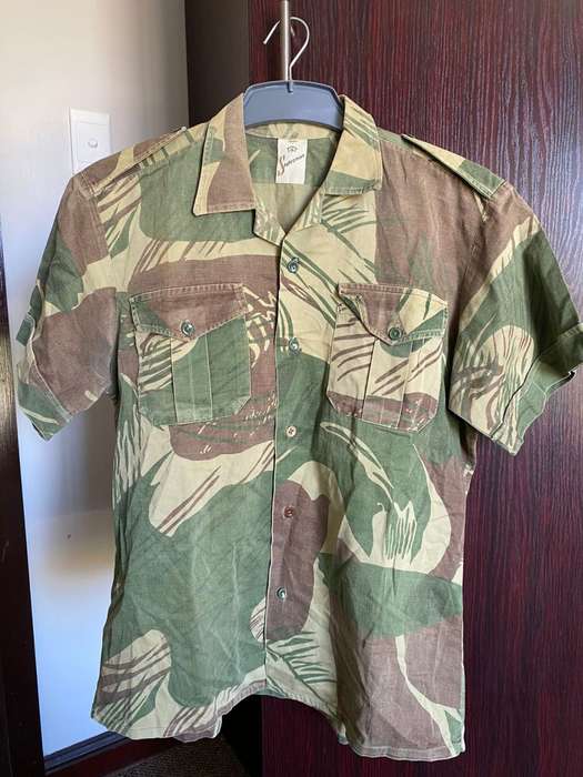 RHODESIAN SHORT SLEEVE SHIRT-SIZE MEDIUM-MEASURES 60 CM ARMPIT TO ARMPIT-MAKERS LABEL STATESMAN USED