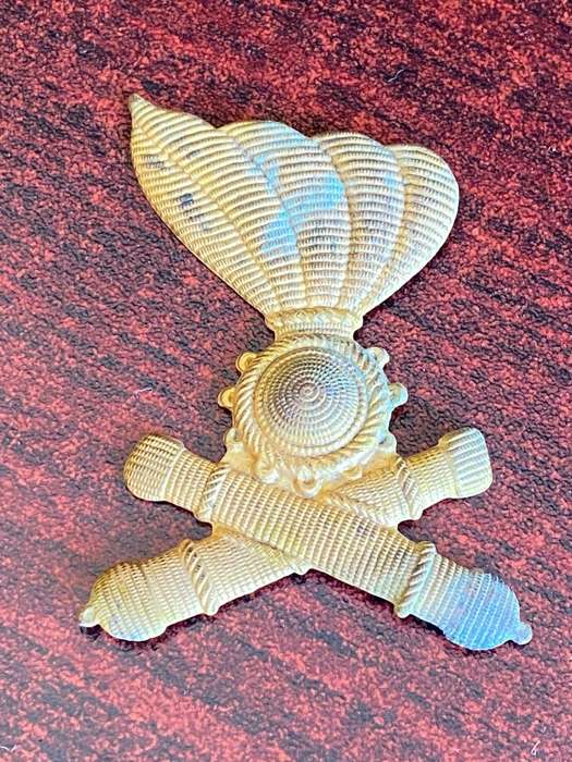 ITALIAN FIELD ARTILLERY CAP BADGE