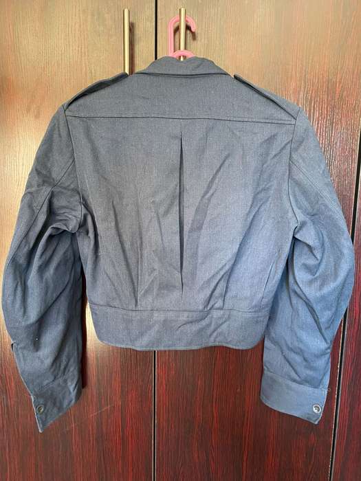 SAAF BUNNY JACKET,LABELLED-SIZE MEDIUM-MEASURES 46 CM ARMPIT TO ARMPIT-VERY GOOD CONDITION,WITHOUT A
