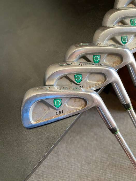 OPTION OB1,FULL SET,MENS 2 TO 9 WITH SAND AND PITCHING WEDGE-THE 7 STICK IS MISSING