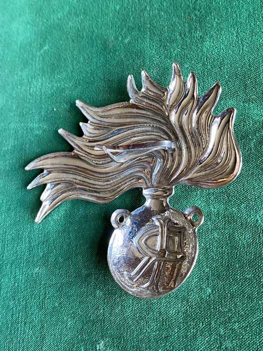 ITALIAN WW2 MILITARY POLICE CAP BADGE-LARGE- MEASURES 80 X 85 MM