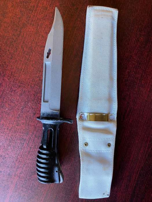 BRITISH L 1A 3 BAYONET FOR THE SA 80 RIFLE WITH CEREMONIAL WHITE POLY PROPYLENE FROG-THE BAYONET SHO