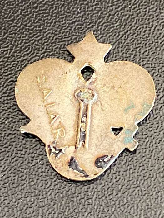 US AVON PRESIDENTS CLUB AWARD PIN (PIN MISSING) WITH PRESIDENTS ON THE FRONT