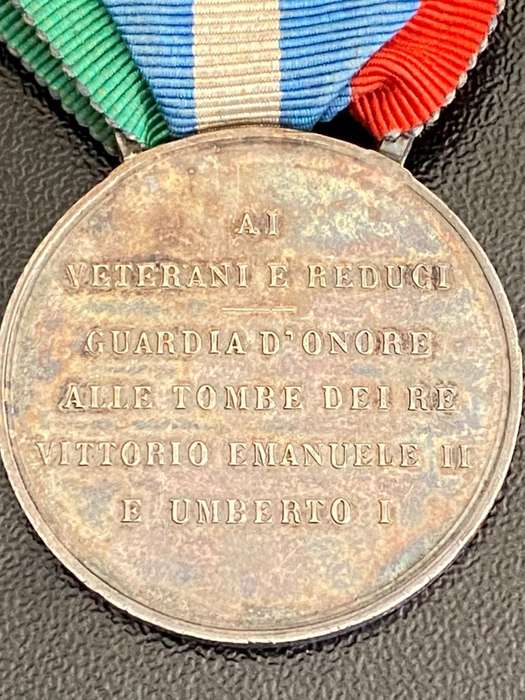 ITALIAN SILVER MEDAL FOR RETURNING VETERANS WHO MOUNTED GUARD ON THE TOMB OF KING UMBERTO 1 AND KING