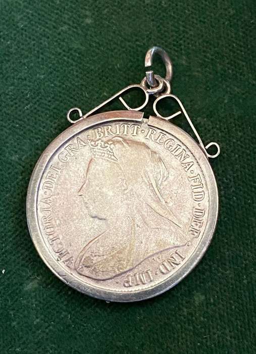 BOER WAR SILVER MOUNTED 1896 ONE SHILLING-TOTAL WEIGHT 7,2 G
