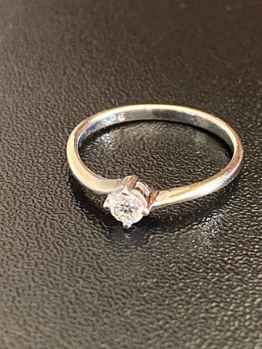 SOLID 9CT WHITE GOLD RING WITH DIAMOND(TESTED)PLUS MINUS .20CTS DIAMOND-TOTAL WEIGHT 1,6G-RING SIZE