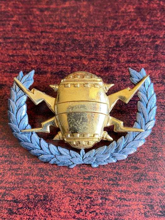 SA NAVY MINE COUNTER MEASURE,BI-METAL BREAST BADGE WITH GREY METAL WREATH- 2 PINS