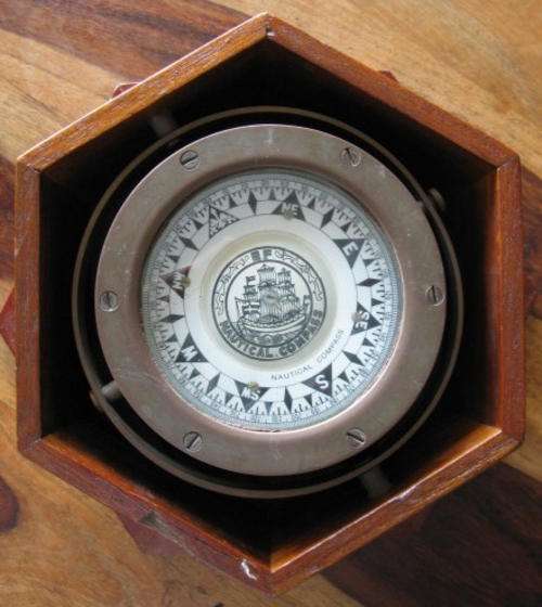 SHIPS NAUTICAL BRASS COMPASS - LIQUID FILLED DIAMETER ON COMPASS 13,5cm.