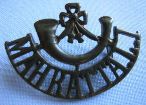 MAHRATTA 2 LIGHT INFANTRY BRASS SHOULDER TITLE 1922-47-LUGS INTACT-SCARCE
