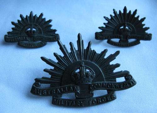 AUSTRALIAN COMMONWEALTH FORCES CAP & COLLAR BADGES-LUGS INTACT