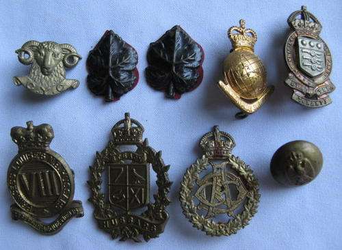 SELECTION OF 9 ITEMS-CANADIAN BADGES-SOLD TOGETHER