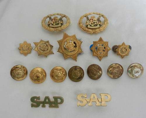 SAP, BRASS VOIDED CAP COLLARS AND MESS DRESS BADGES SOLD WITH BUTTONS, TITLES AND RANKS - WORN 1957-