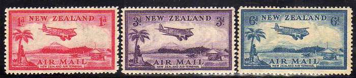 NEW ZEALAND 1935 AIR SET OF 3 MOUNTED MINT. SG 570-72. CAT 14 POUNDS.