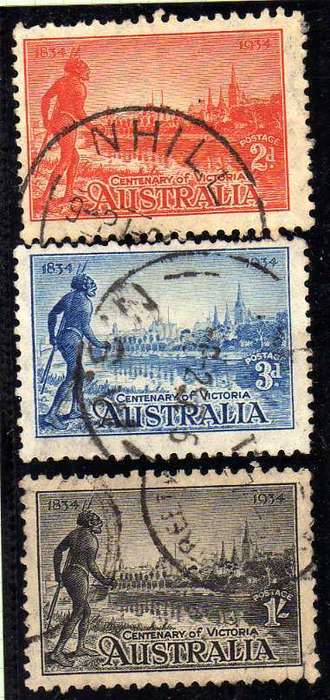 AUSTRALIA 1934 "CENT OF VICTORIA" SET OF 3 PERF 10,5 FINE USED. SG 147-9. CAT 25 POUNDS.