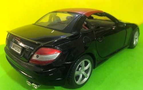 2005 Mercedes Benz SLK 55 AMG 1/18 die cast model.