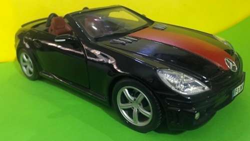 2005 Mercedes Benz SLK 55 AMG 1/18 die cast model.